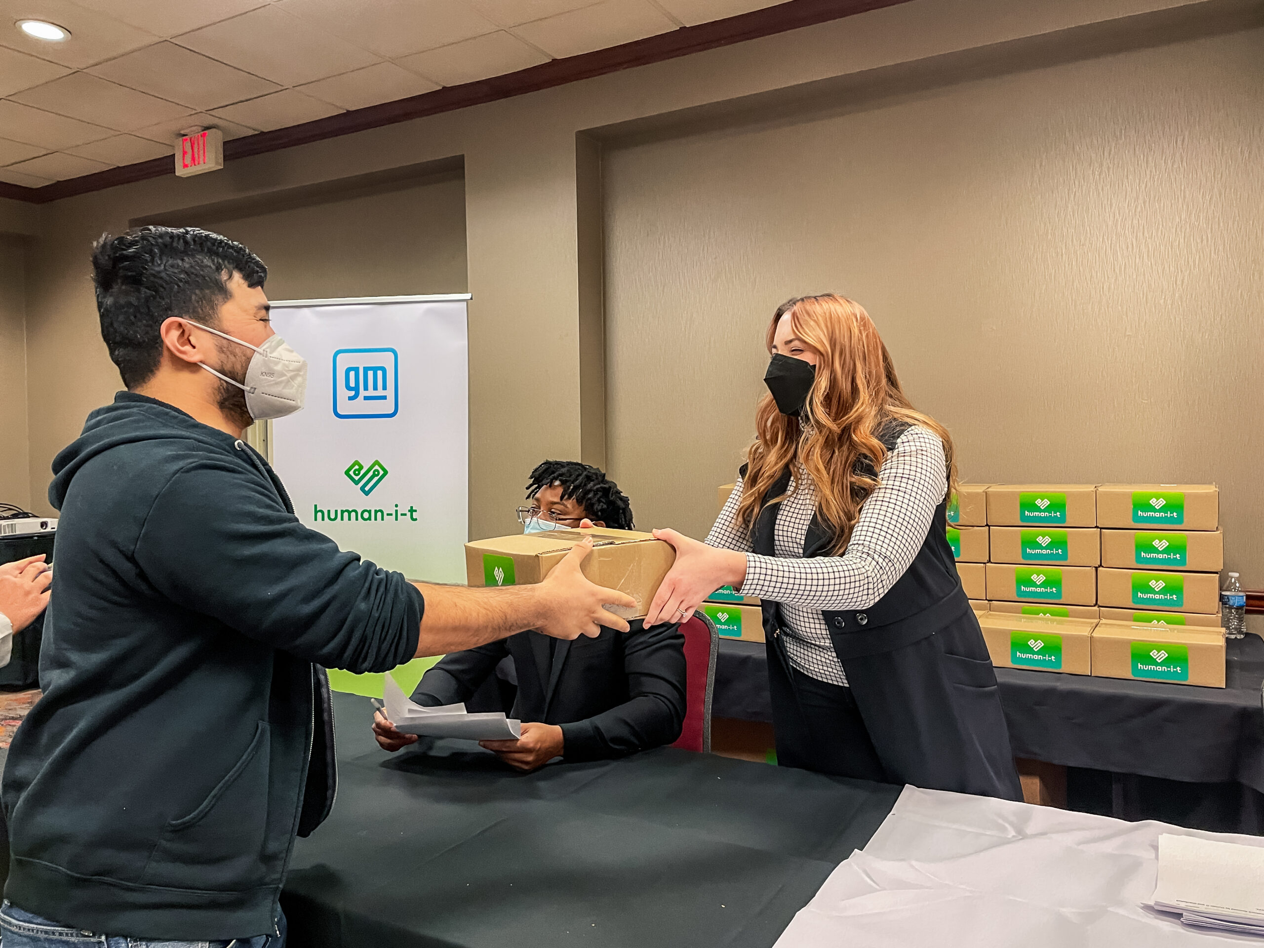 115 Refugees in Detroit Receive Laptops and Digital Navigation Support