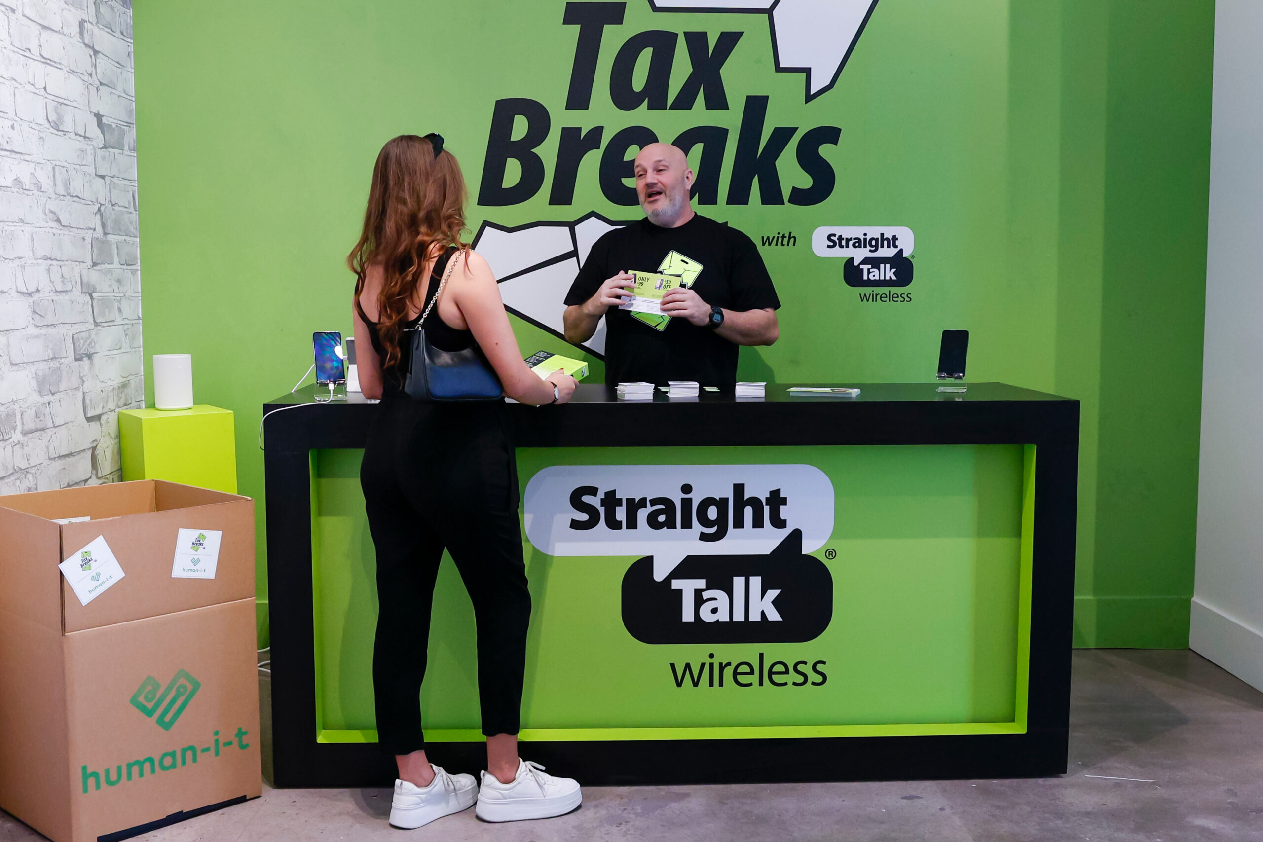 Human-I-T and Straight Talk’s Tax Breaks Event in Miami
