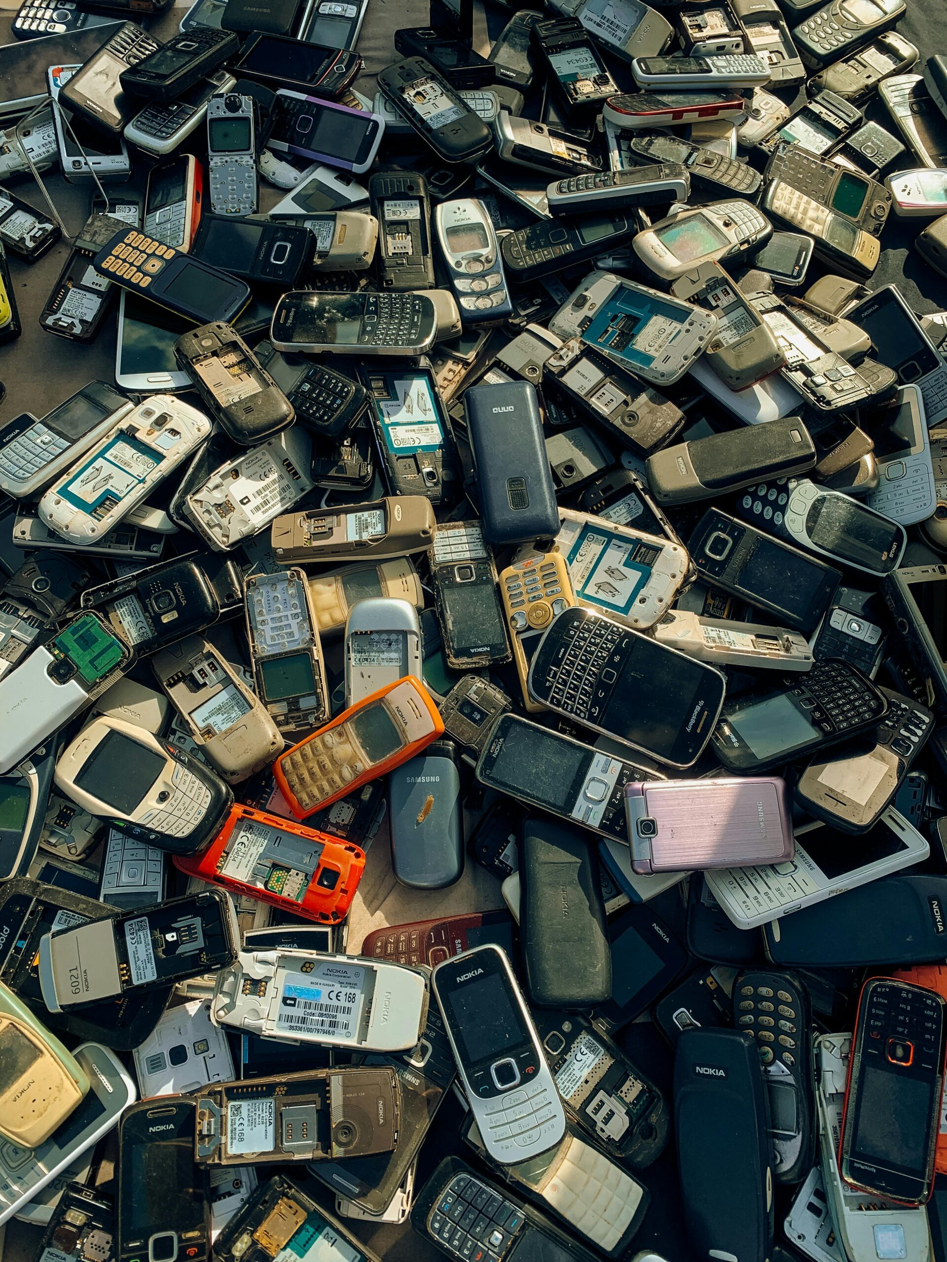Donate or Trash? How to Dispose of Electronic Devices You Don’t Use Anymore